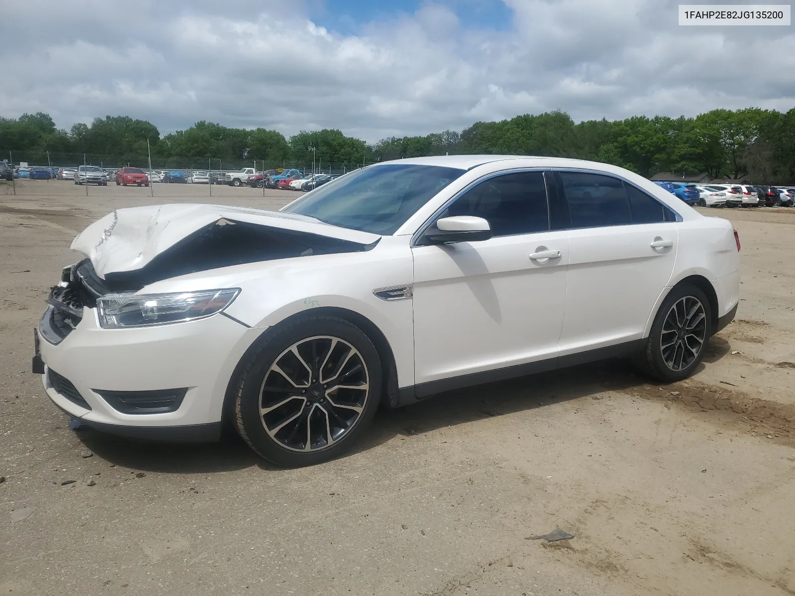 1FAHP2E82JG135200 2018 Ford Taurus Sel