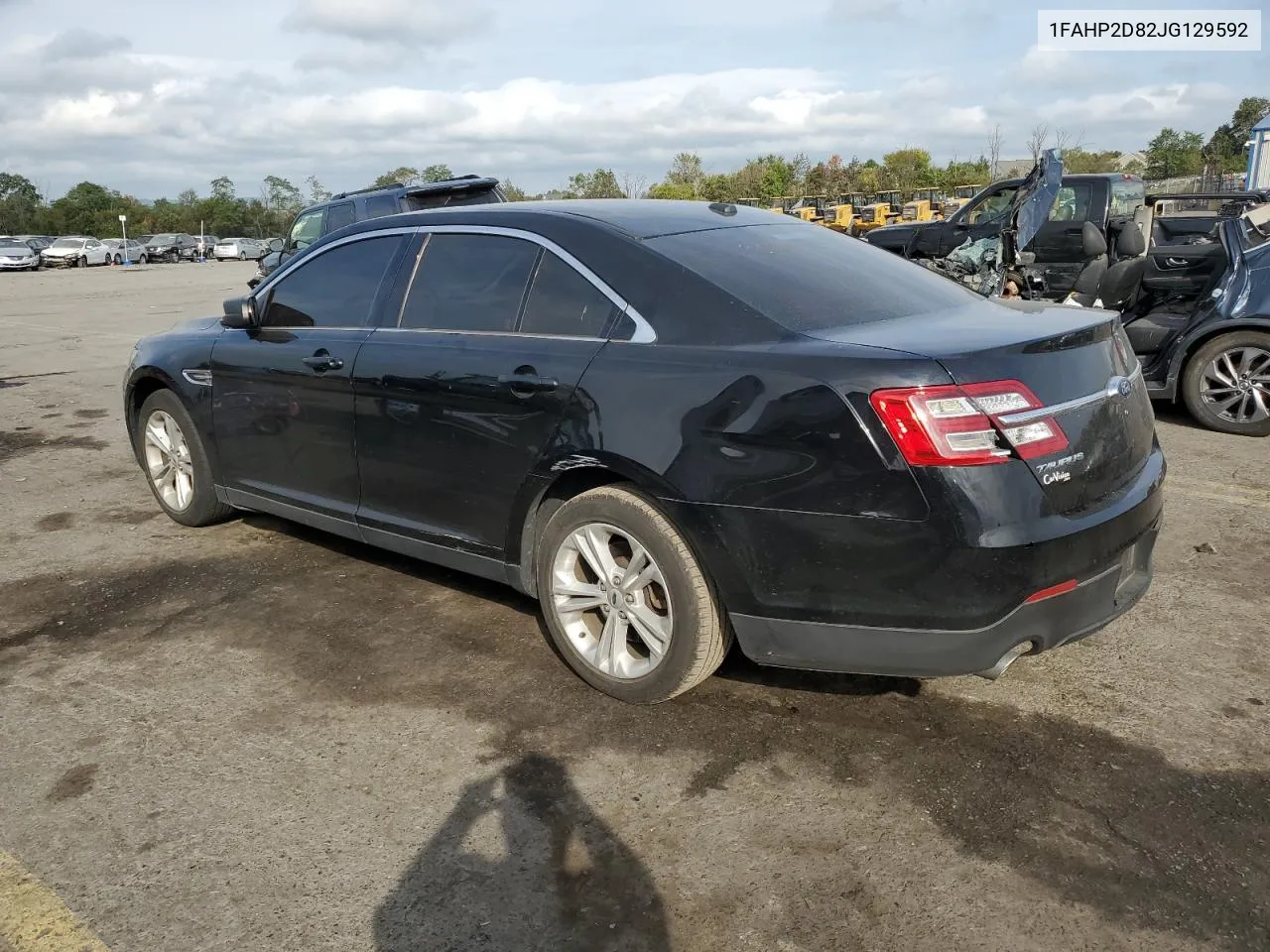 1FAHP2D82JG129592 2018 Ford Taurus Se