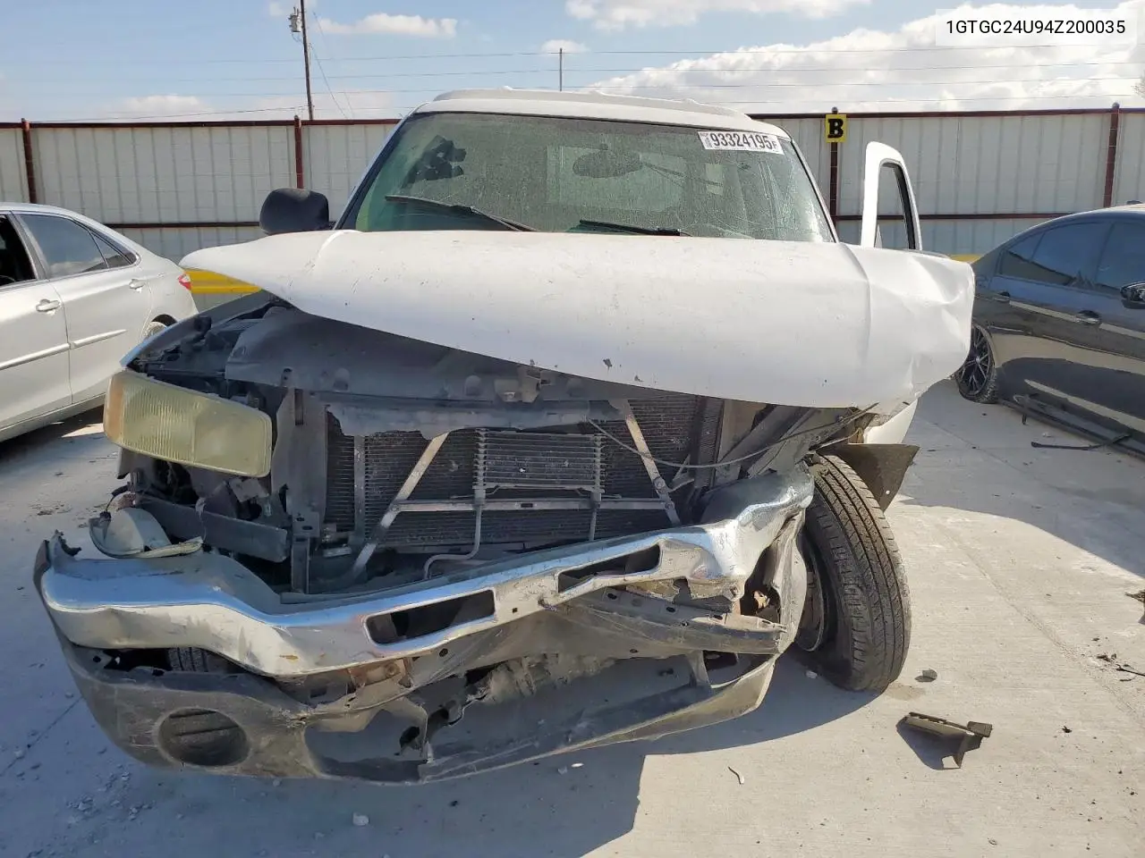 1GTGC24U94Z200035 2004 GMC New Sierra C2500