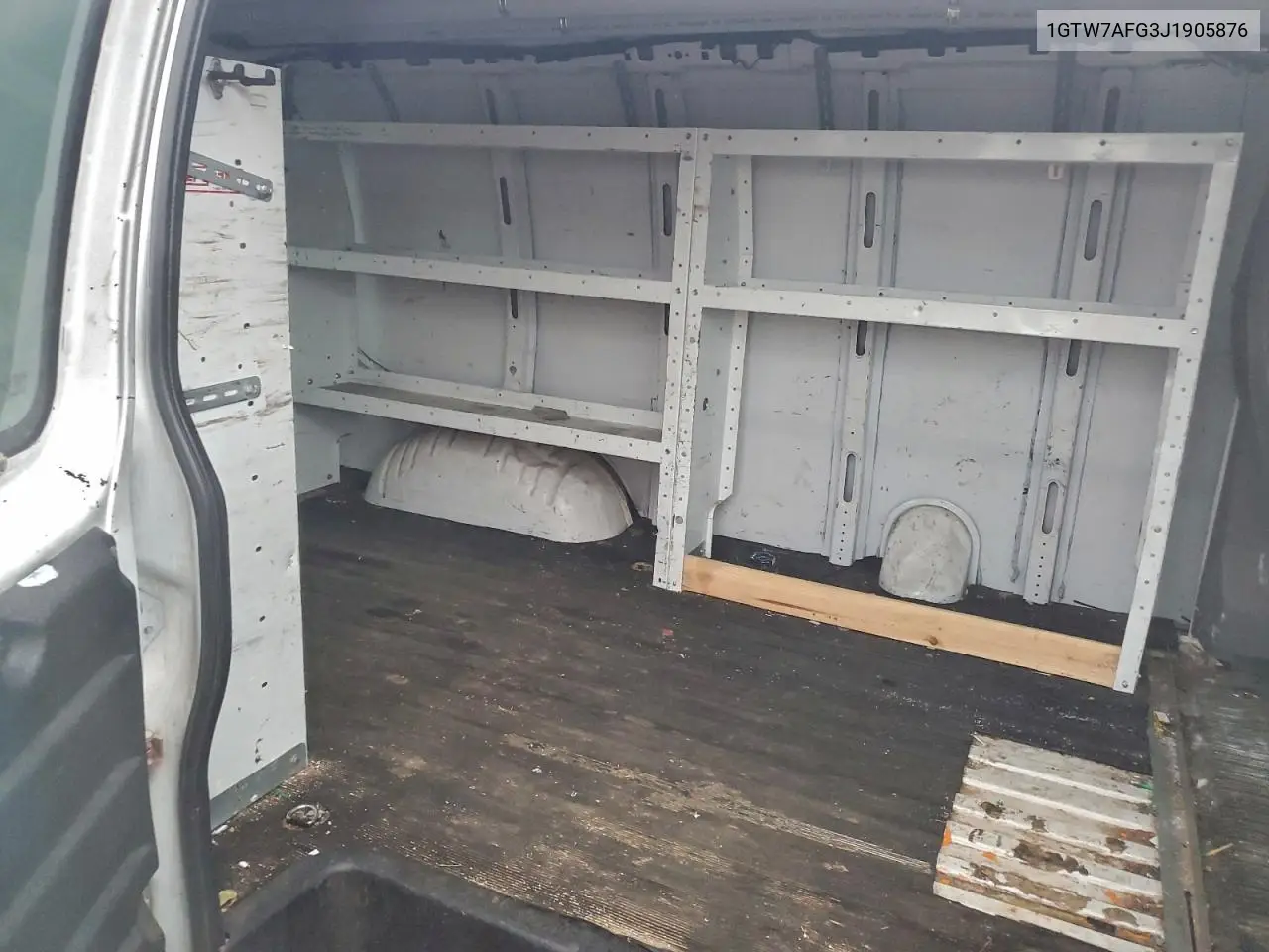 1GTW7AFG3J1905876 2018 GMC Savana G2500