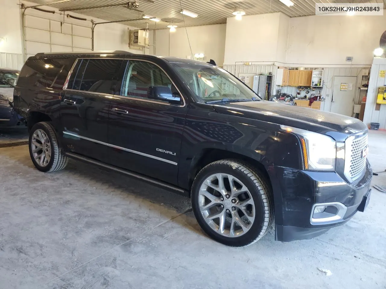 1GKS2HKJ9HR243843 2017 GMC Yukon Xl Denali