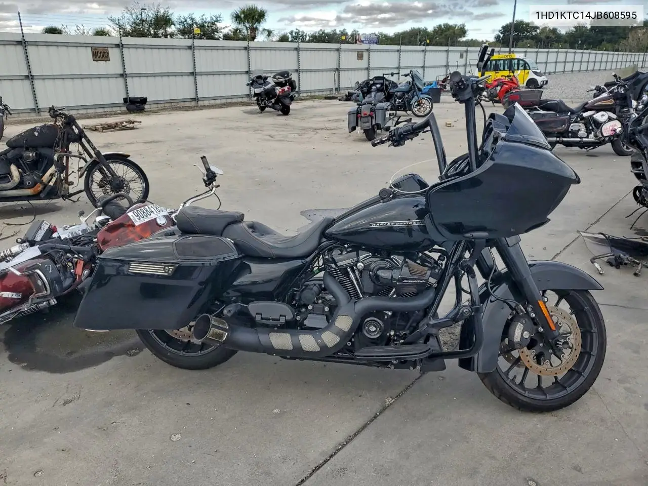 1HD1KTC14JB608595 2018 Harley-Davidson Fltrxs Road Glide Special