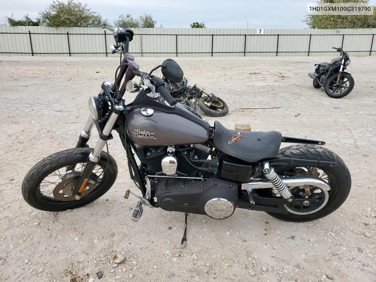 1HD1GXM10GC319790 2016 Harley-Davidson Fxdb Dyna Street Bob