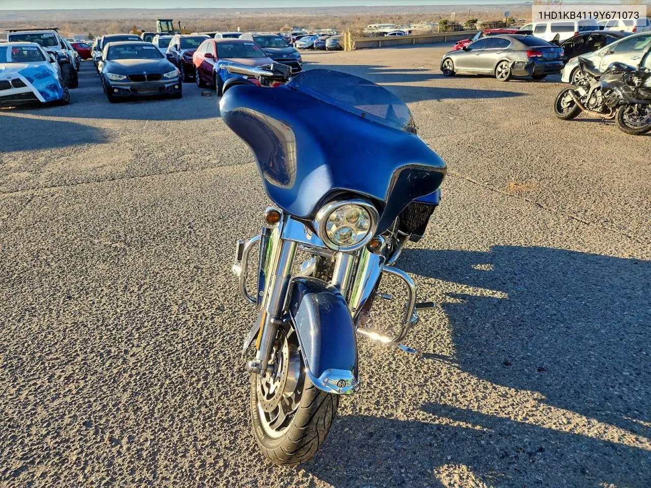 1HD1KB4119Y671073 2009 Harley-Davidson Flhx