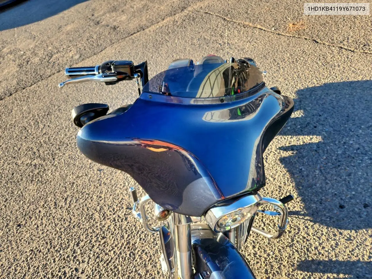 1HD1KB4119Y671073 2009 Harley-Davidson Flhx