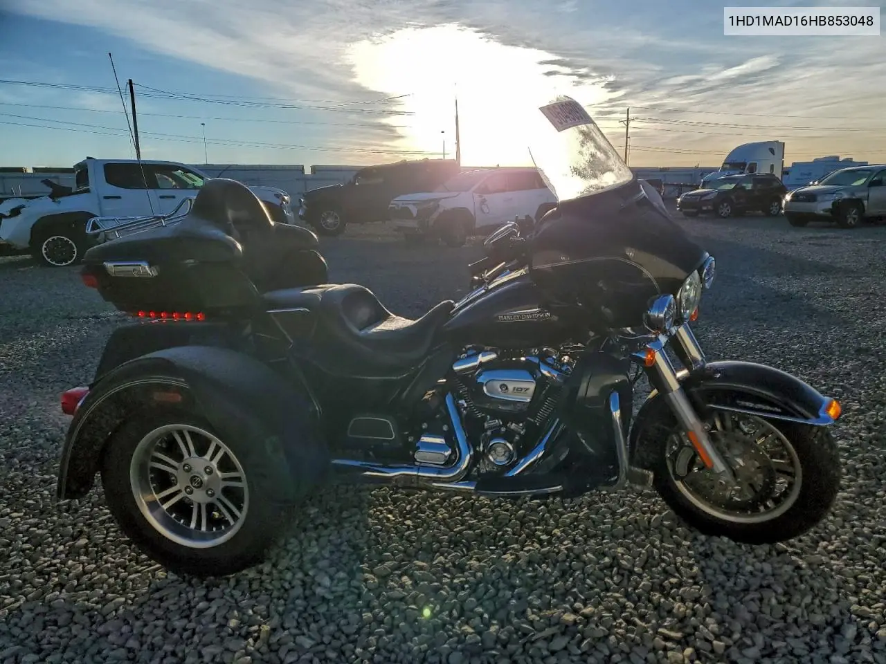 1HD1MAD16HB853048 2017 Harley-Davidson Flhtcutg Tri Glide Ultra