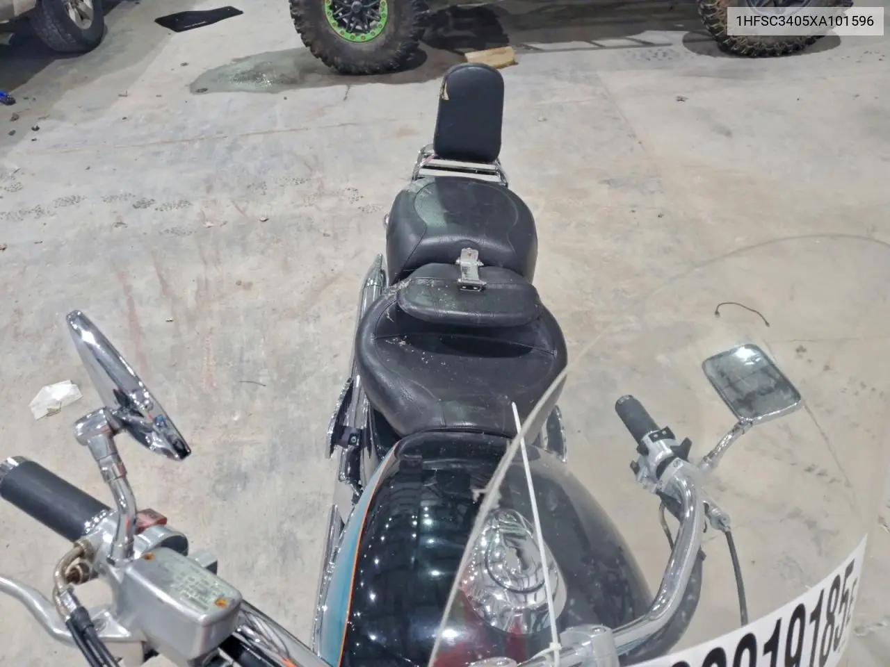 1HFSC3405XA101596 1999 Honda Vt1100 C3