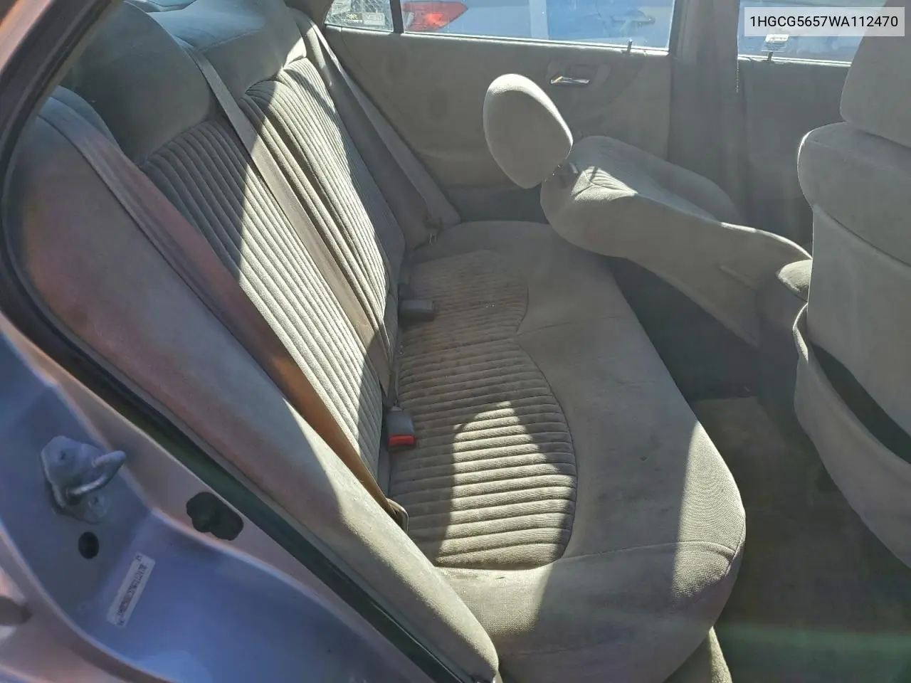 1HGCG5657WA112470 1998 Honda Accord Ex