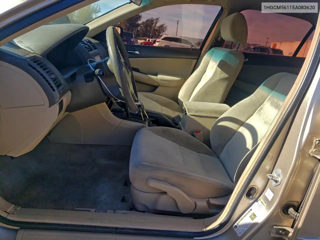 1HGCM56115A083620 2005 Honda Accord Dx