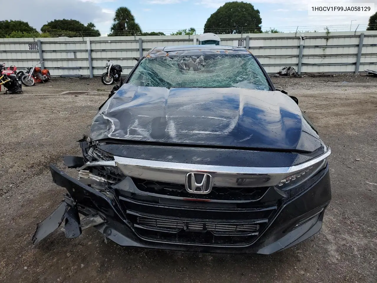 1HGCV1F99JA058129 2018 Honda Accord Touring