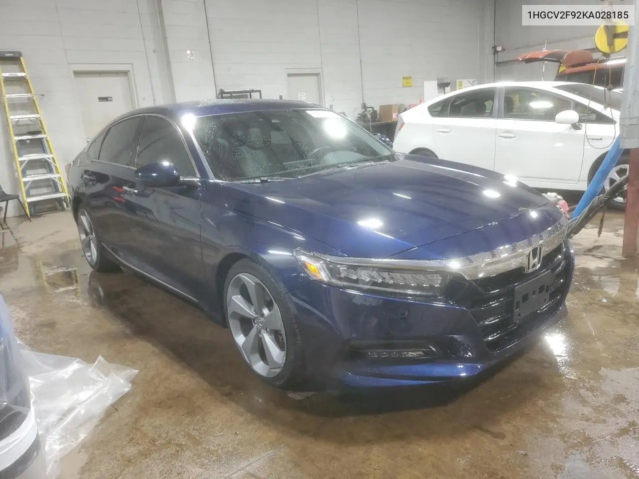 1HGCV2F92KA028185 2019 Honda Accord Touring