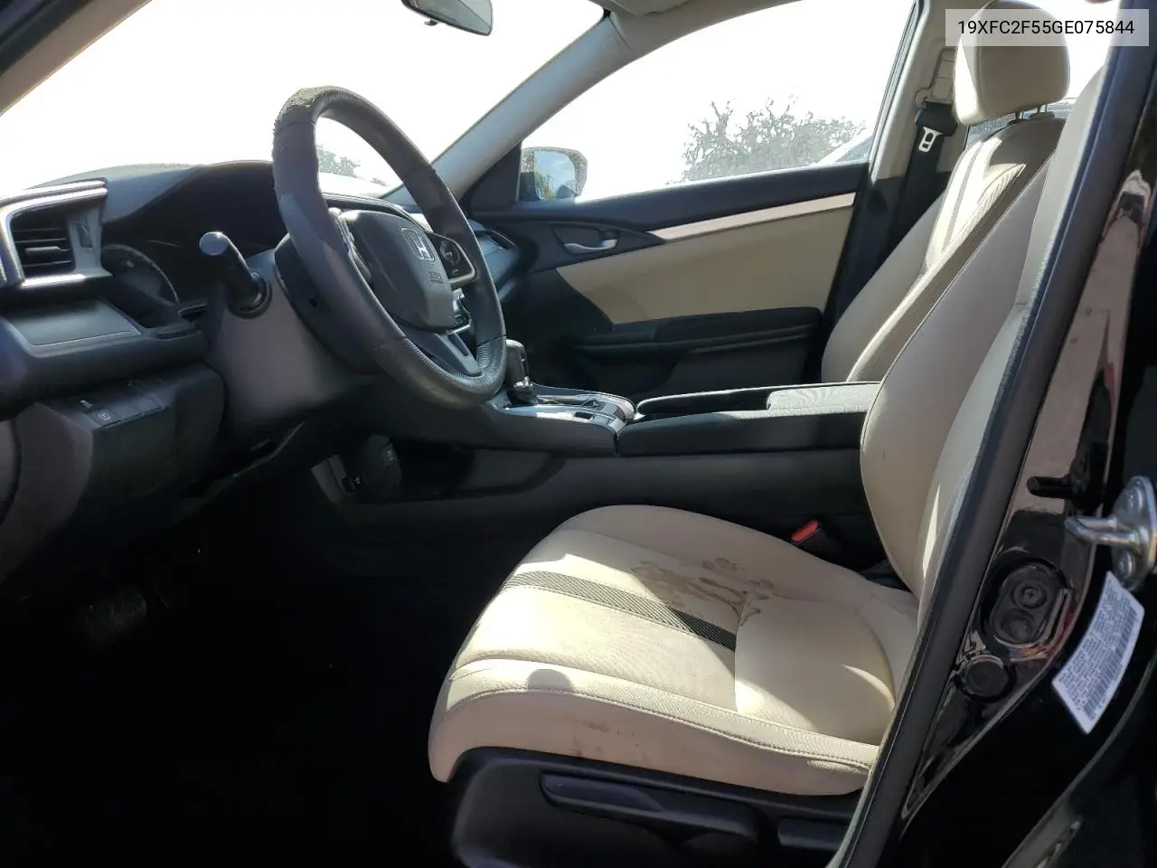19XFC2F55GE075844 2016 Honda Civic Lx