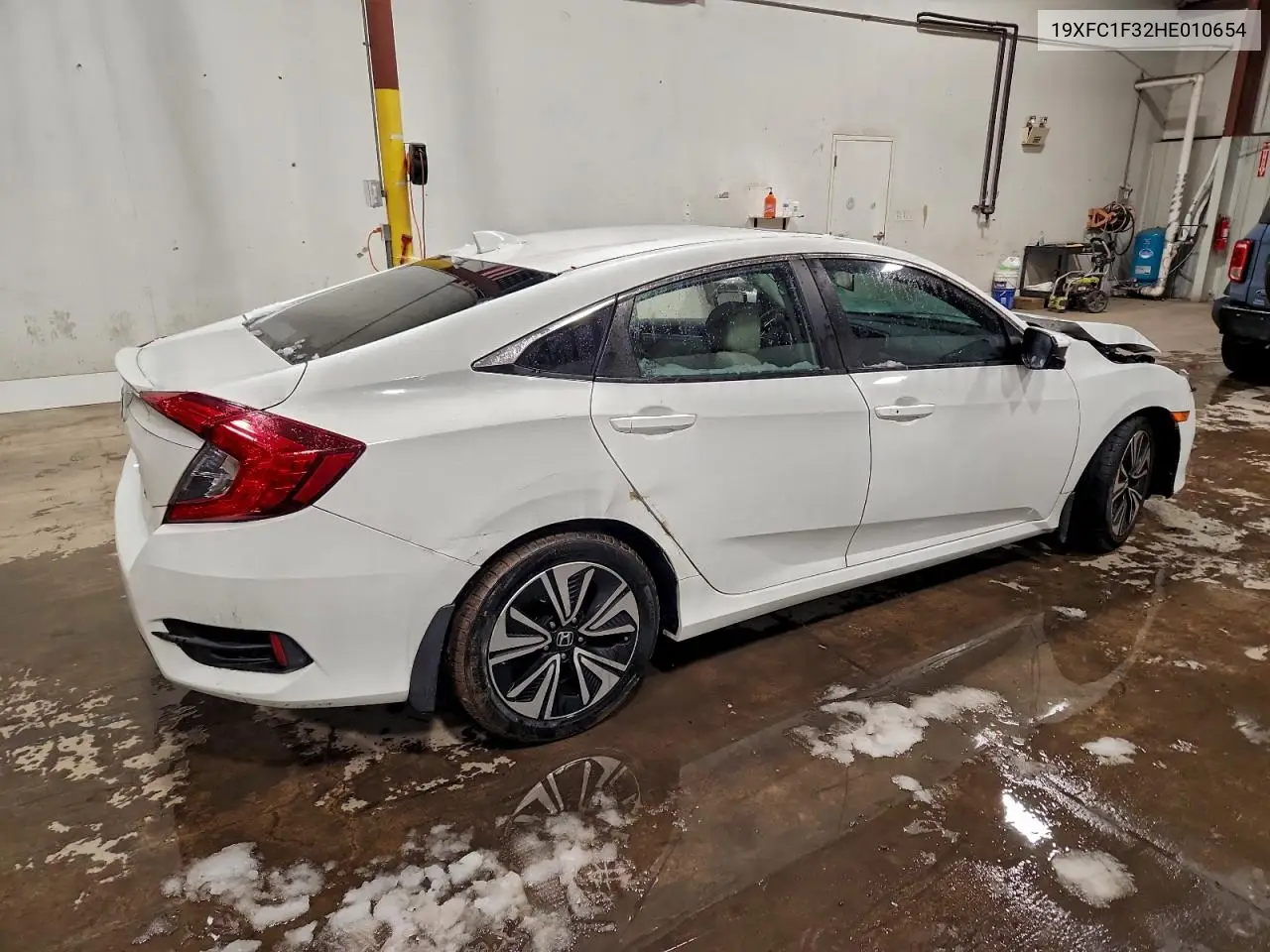 19XFC1F32HE010654 2017 Honda Civic Ex