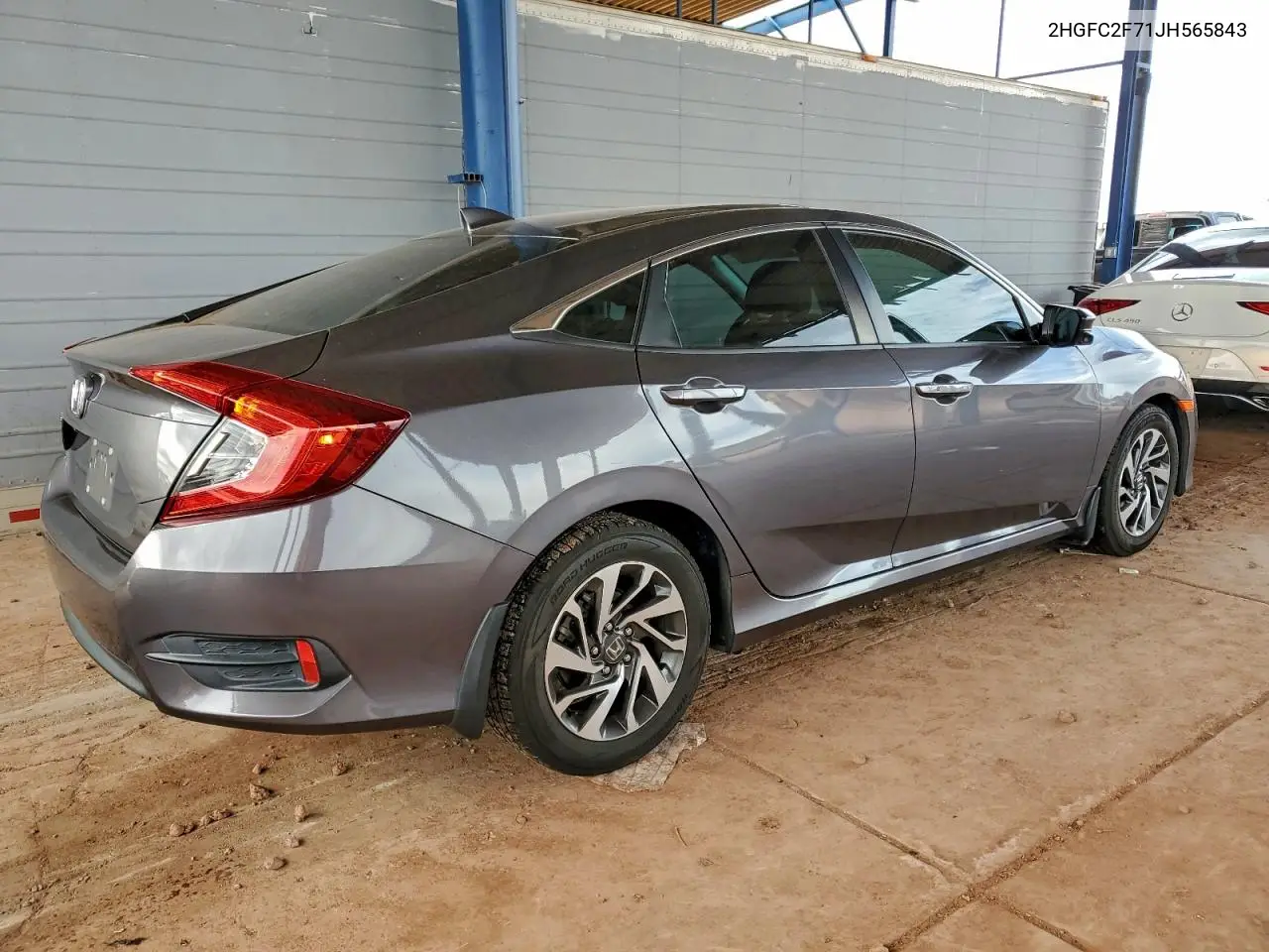 2HGFC2F71JH565843 2018 Honda Civic Ex