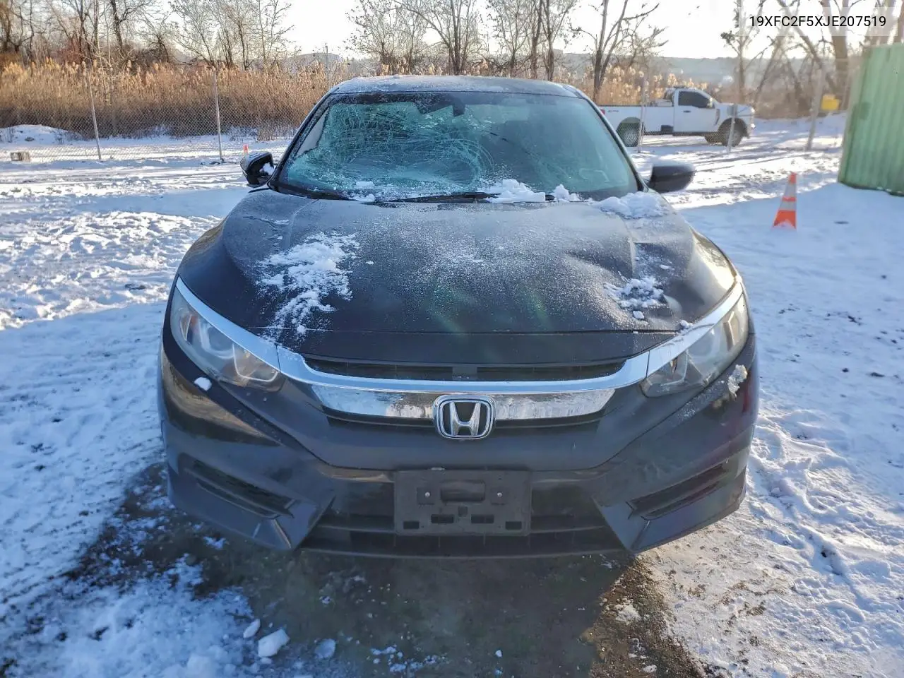 19XFC2F5XJE207519 2018 Honda Civic Lx