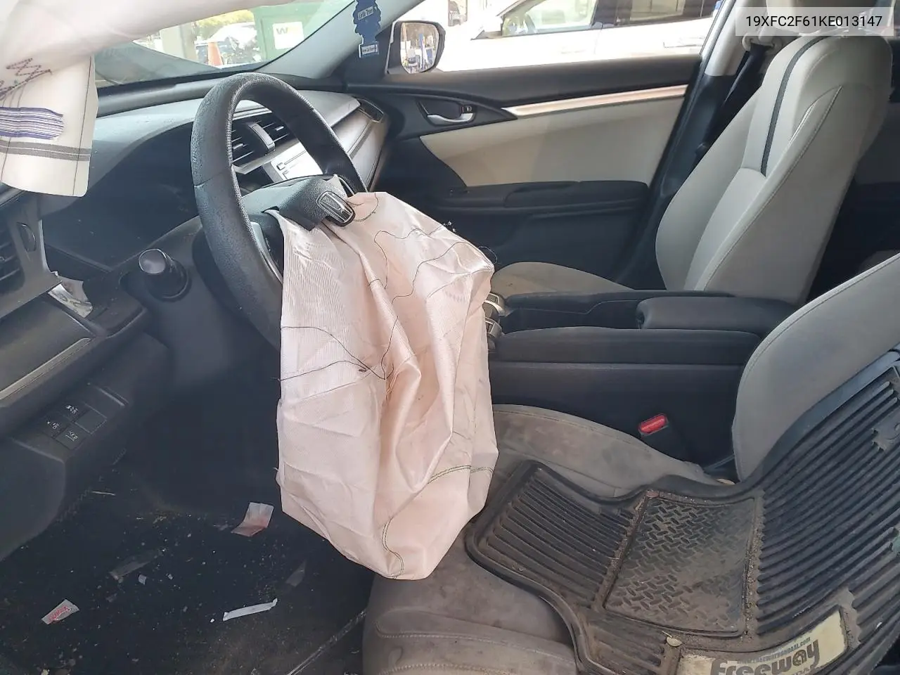 19XFC2F61KE013147 2019 Honda Civic Lx