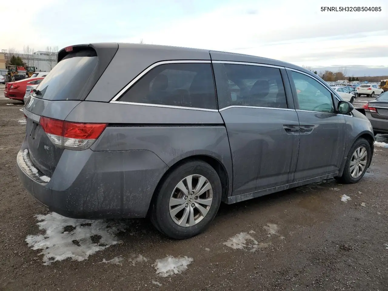 5FNRL5H32GB504085 2016 Honda Odyssey Se