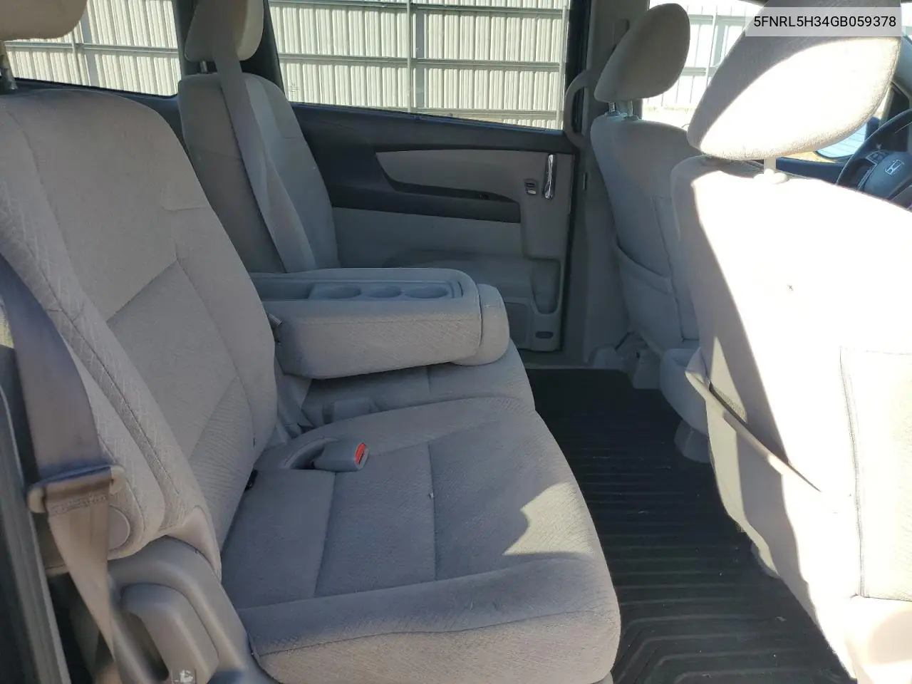 5FNRL5H34GB059378 2016 Honda Odyssey Se