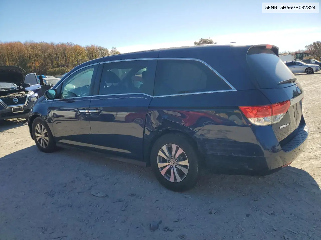 5FNRL5H66GB032824 2016 Honda Odyssey Exl