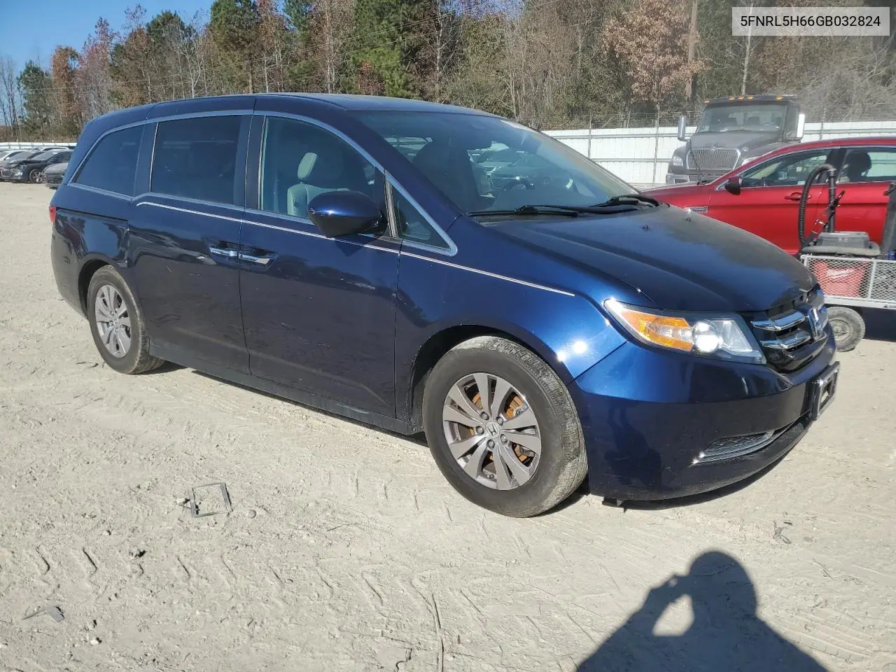 5FNRL5H66GB032824 2016 Honda Odyssey Exl