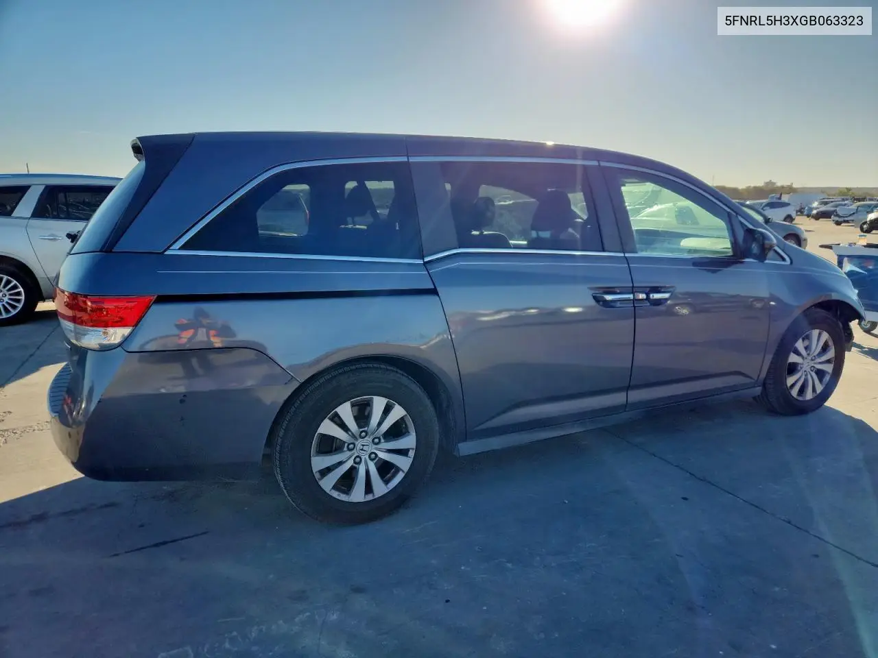5FNRL5H3XGB063323 2016 Honda Odyssey Se