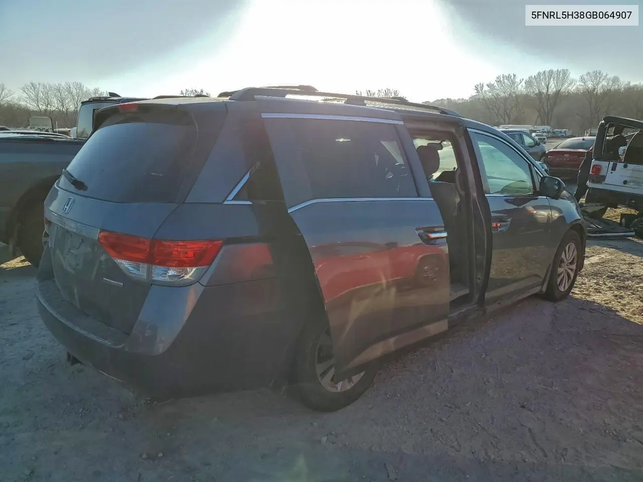 5FNRL5H38GB064907 2016 Honda Odyssey Se