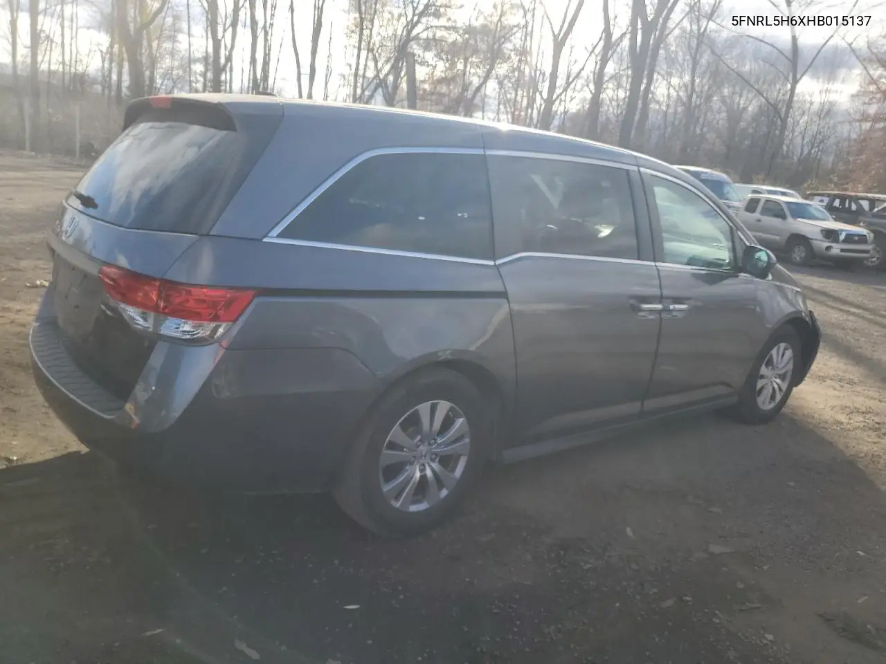 5FNRL5H6XHB015137 2017 Honda Odyssey Exl