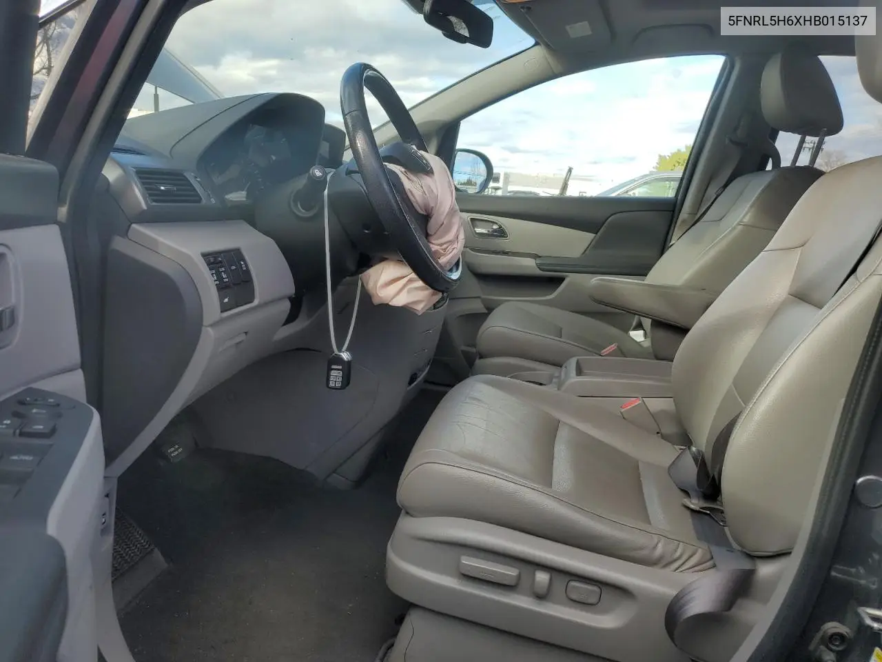 5FNRL5H6XHB015137 2017 Honda Odyssey Exl