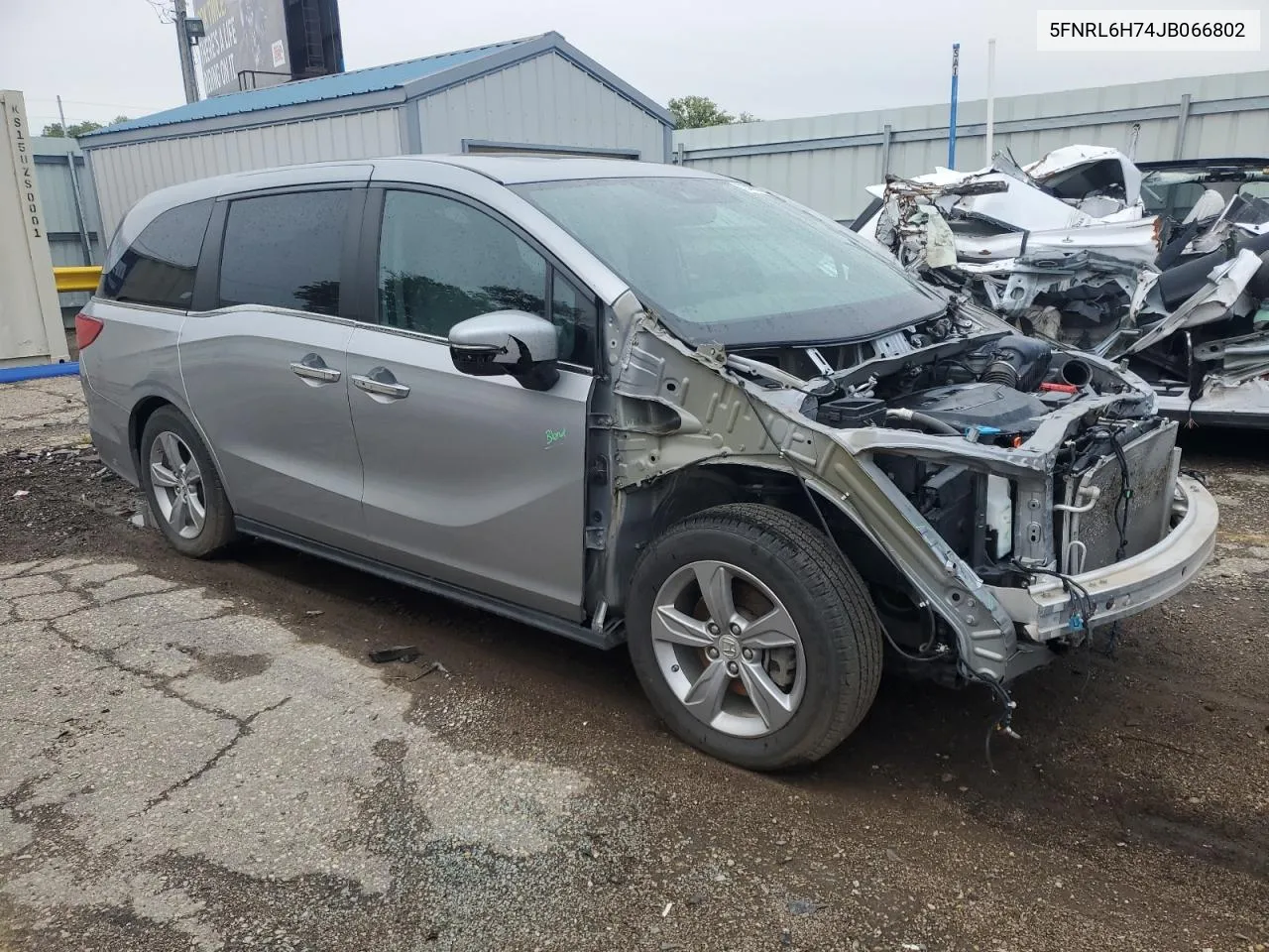 5FNRL6H74JB066802 2018 Honda Odyssey Exl