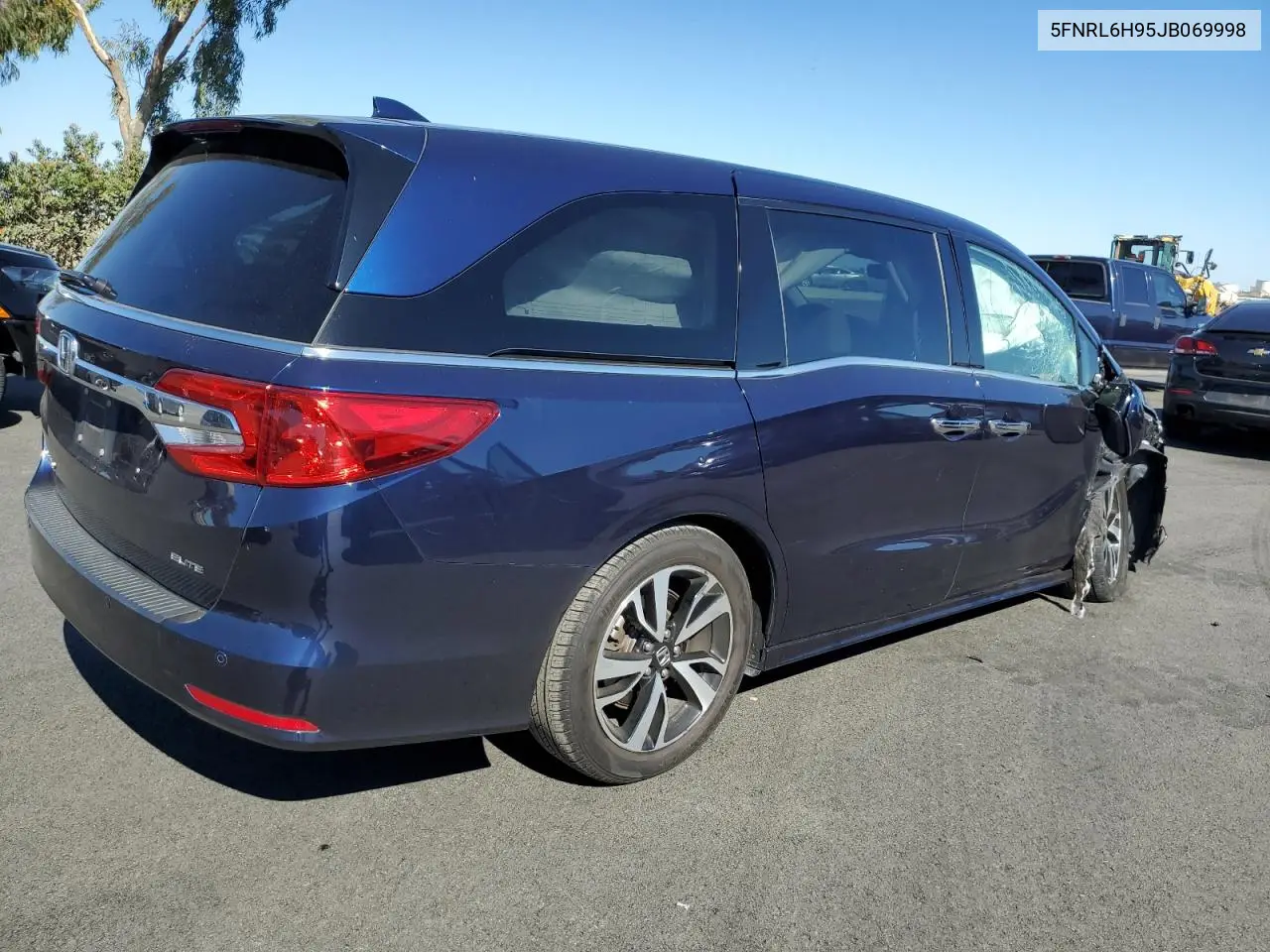 5FNRL6H95JB069998 2018 Honda Odyssey Elite