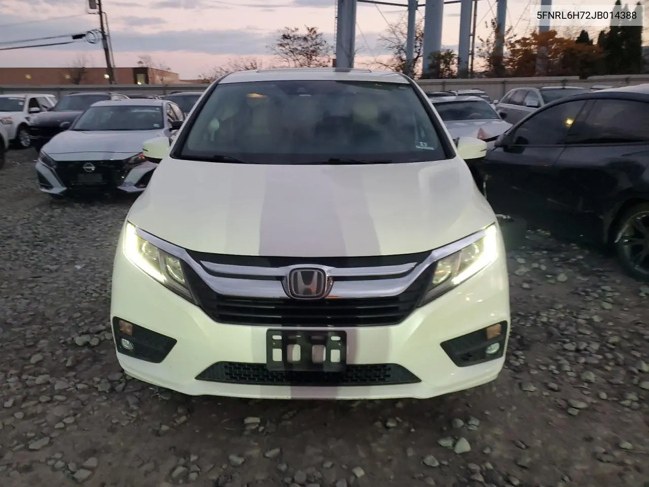 5FNRL6H72JB014388 2018 Honda Odyssey Exl