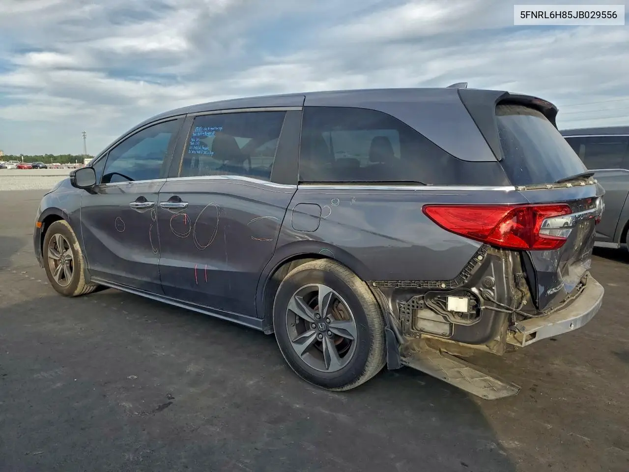 5FNRL6H85JB029556 2018 Honda Odyssey Touring