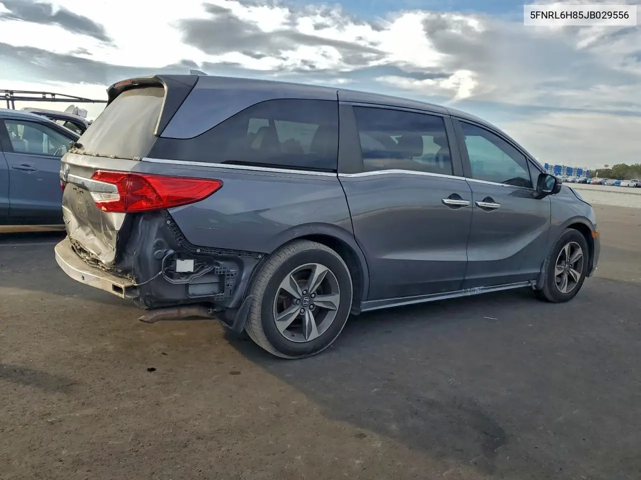 5FNRL6H85JB029556 2018 Honda Odyssey Touring