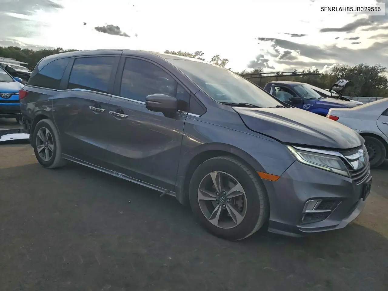 5FNRL6H85JB029556 2018 Honda Odyssey Touring