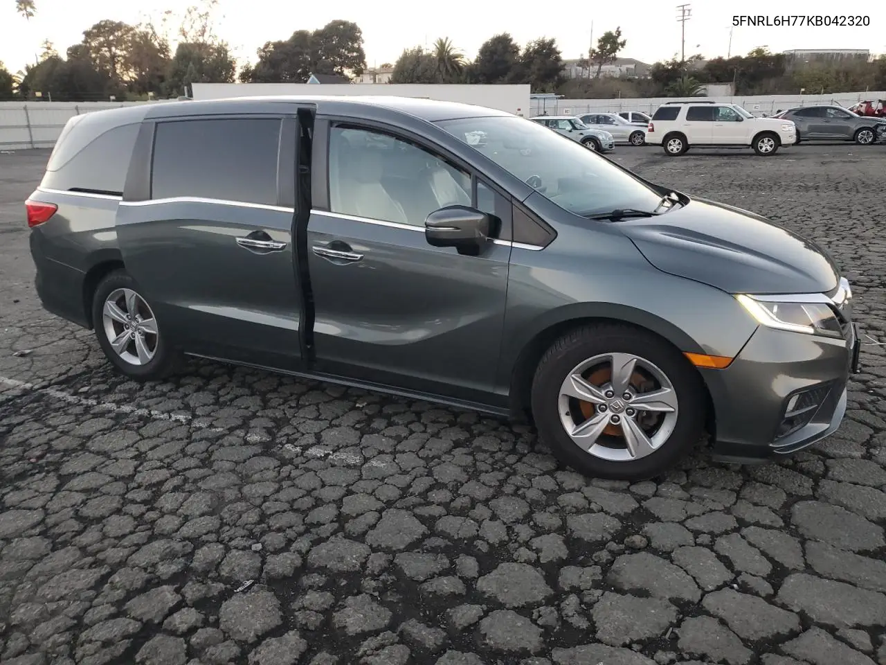 5FNRL6H77KB042320 2019 Honda Odyssey Exl
