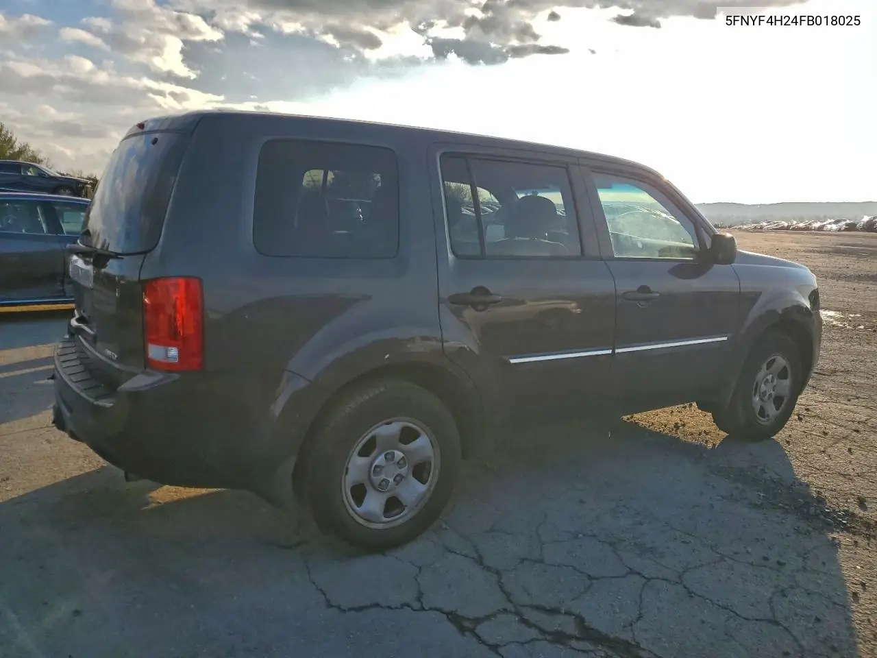 5FNYF4H24FB018025 2015 Honda Pilot Lx