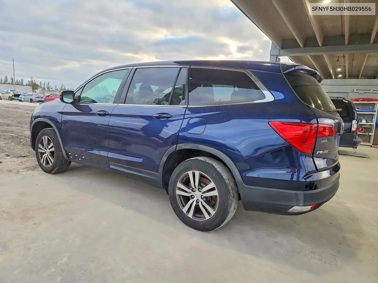5FNYF5H30HB029556 2017 Honda Pilot Ex