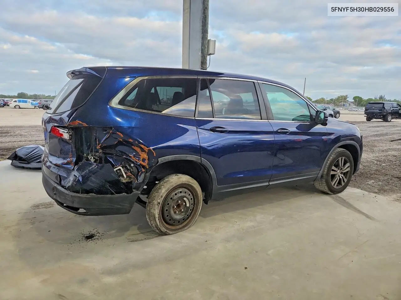 5FNYF5H30HB029556 2017 Honda Pilot Ex