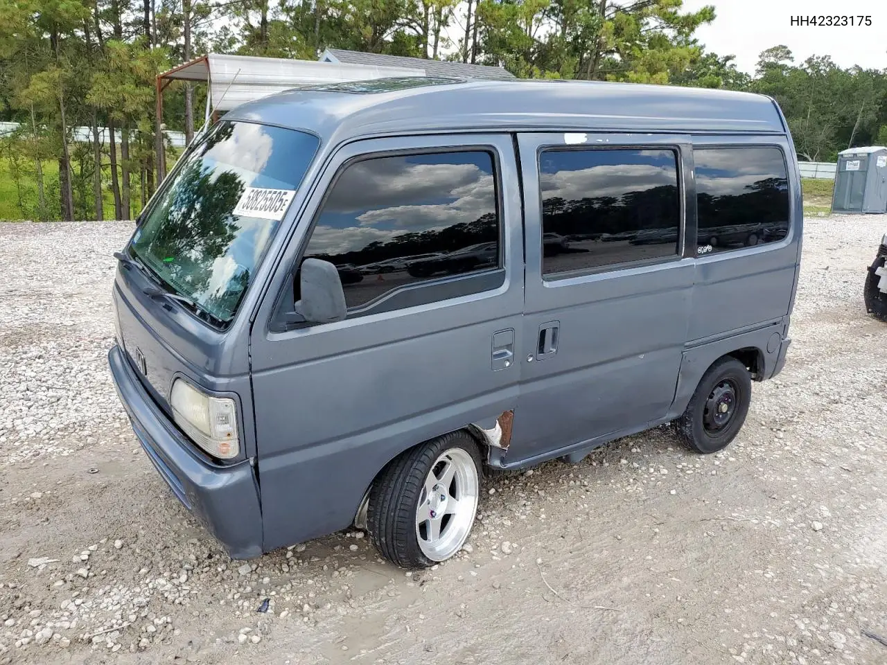 HH42323175 1997 Honda Street