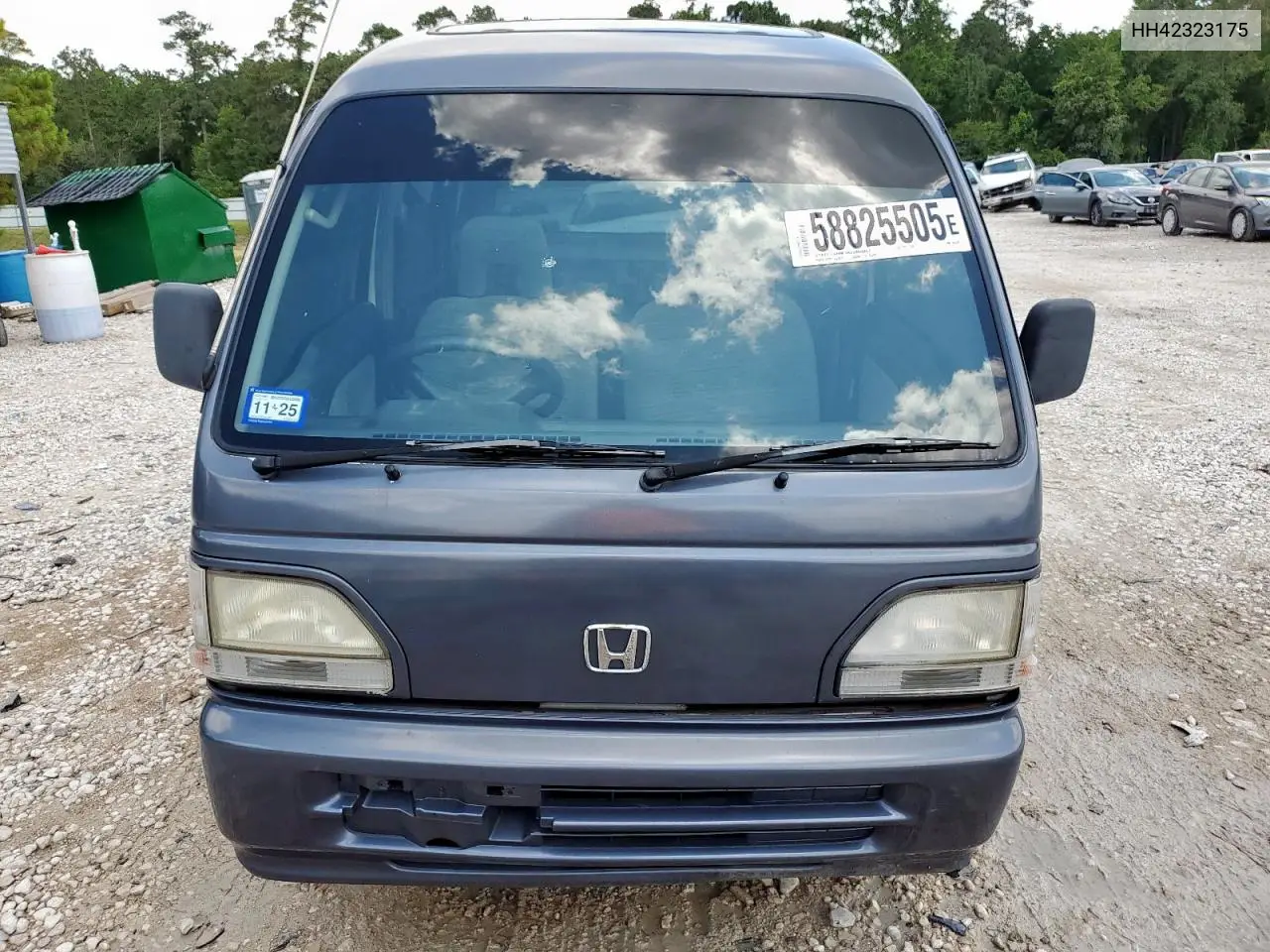 HH42323175 1997 Honda Street