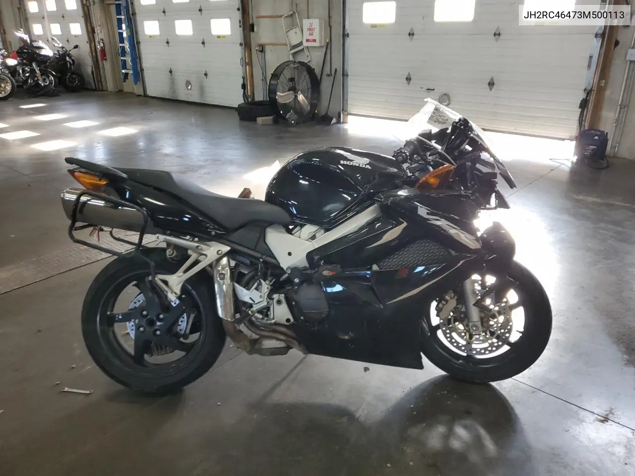 JH2RC46473M500113 2003 Honda Vfr800 A