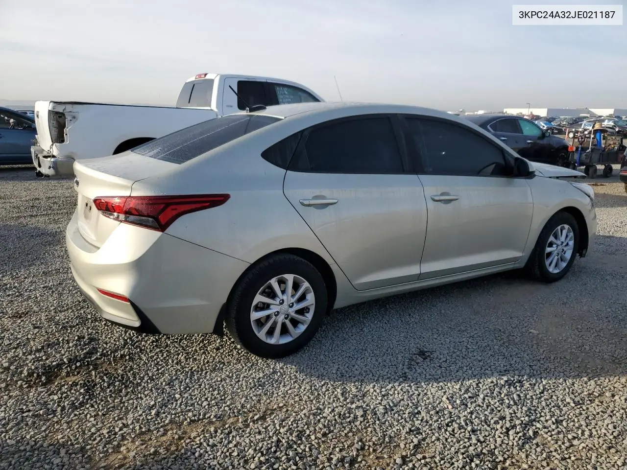 3KPC24A32JE021187 2018 Hyundai Accent Se