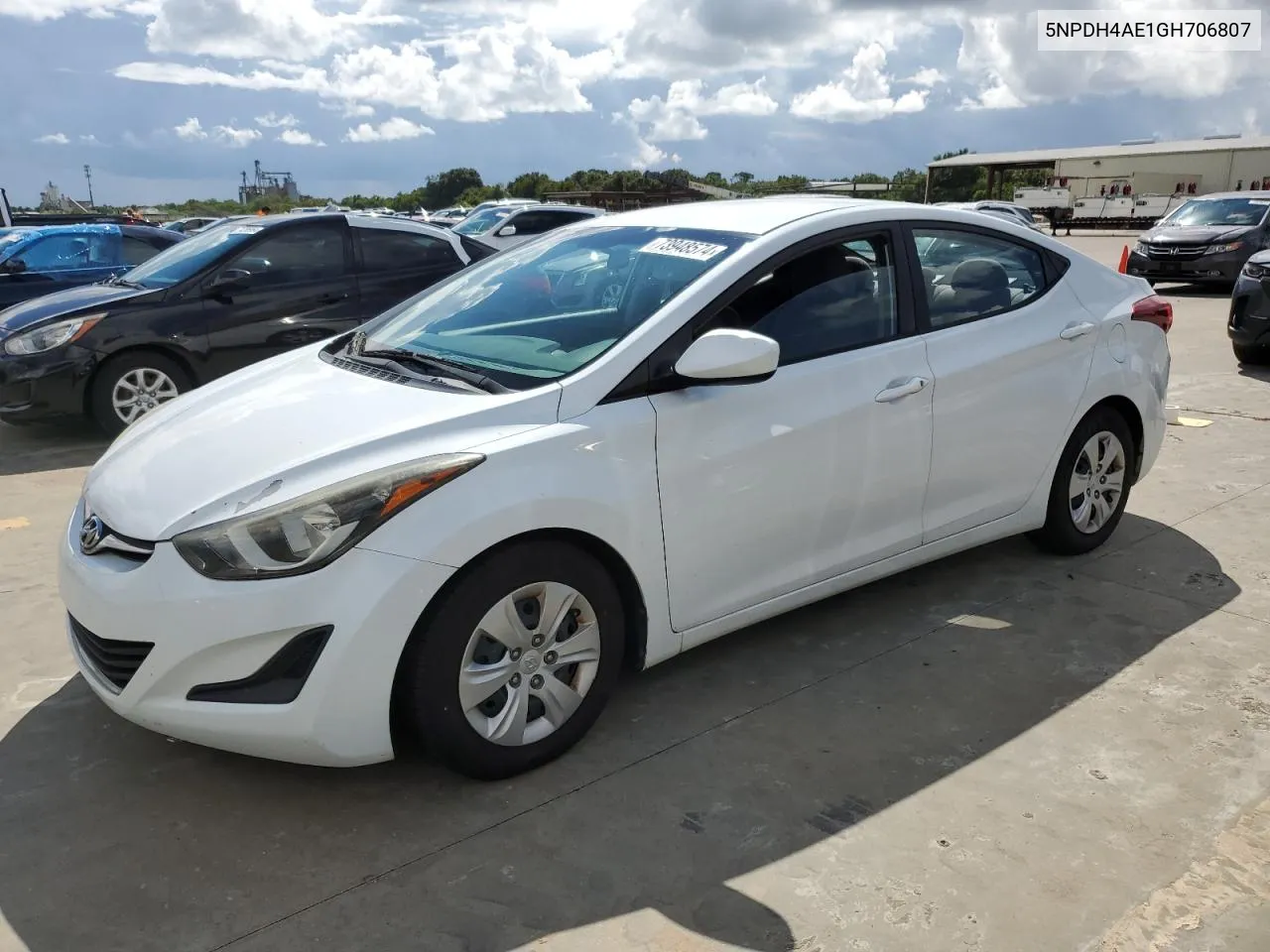 5NPDH4AE1GH706807 2016 Hyundai Elantra Se