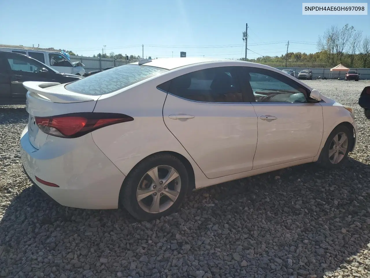 5NPDH4AE6GH697098 2016 Hyundai Elantra Se