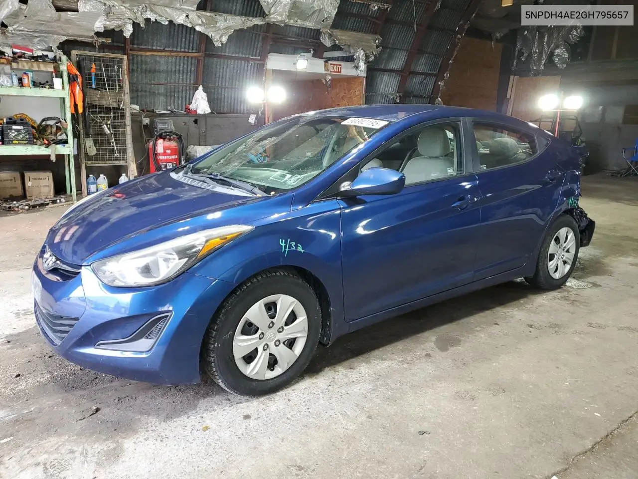 5NPDH4AE2GH795657 2016 Hyundai Elantra Se