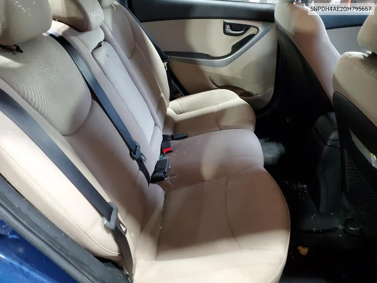 5NPDH4AE2GH795657 2016 Hyundai Elantra Se