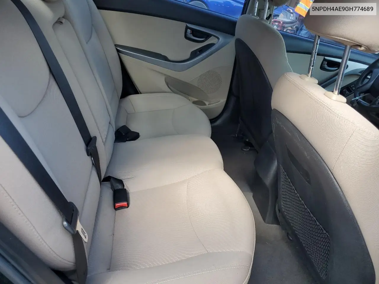 5NPDH4AE9GH774689 2016 Hyundai Elantra Se