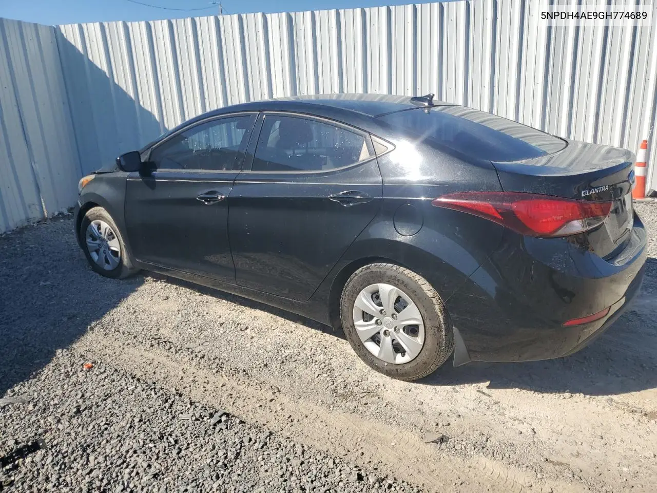 5NPDH4AE9GH774689 2016 Hyundai Elantra Se