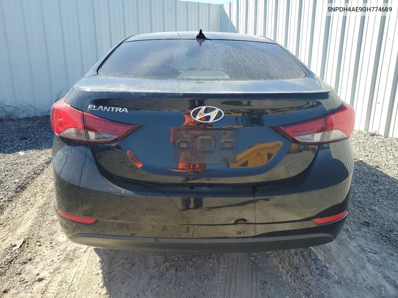 5NPDH4AE9GH774689 2016 Hyundai Elantra Se