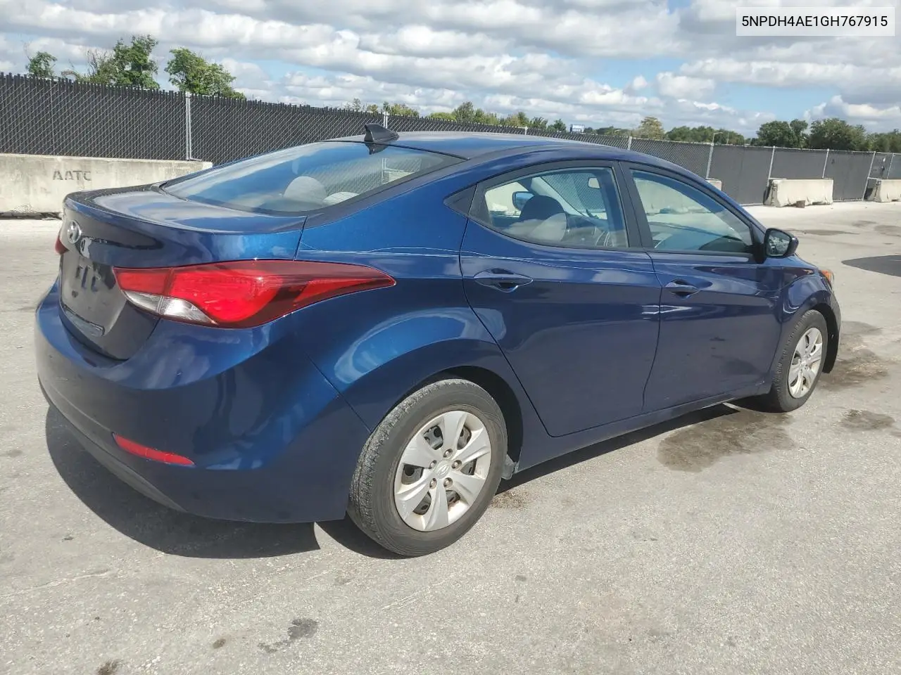 5NPDH4AE1GH767915 2016 Hyundai Elantra Se
